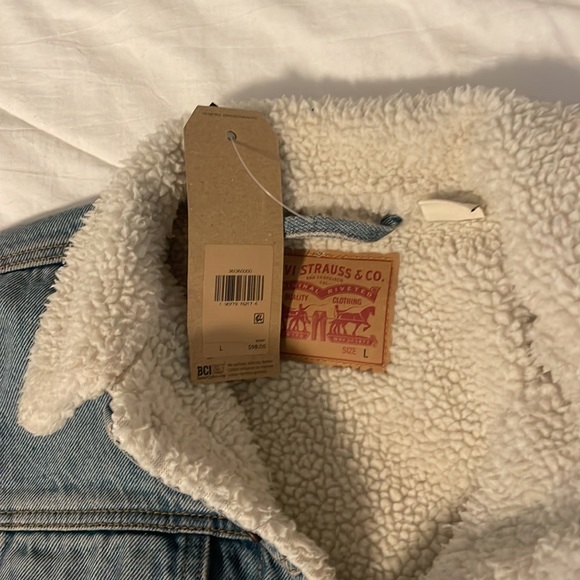 Brand new Levi’s trucker jacket - Picture 2 of 4